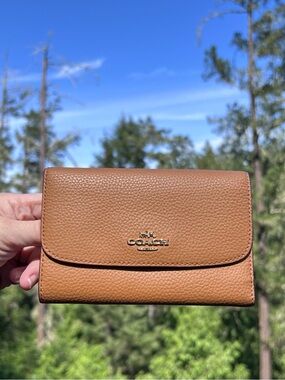 COACH Medium Trifold Wallet Tan/Brown Pebbled Leather w Gold Hardware AUTHENTIC